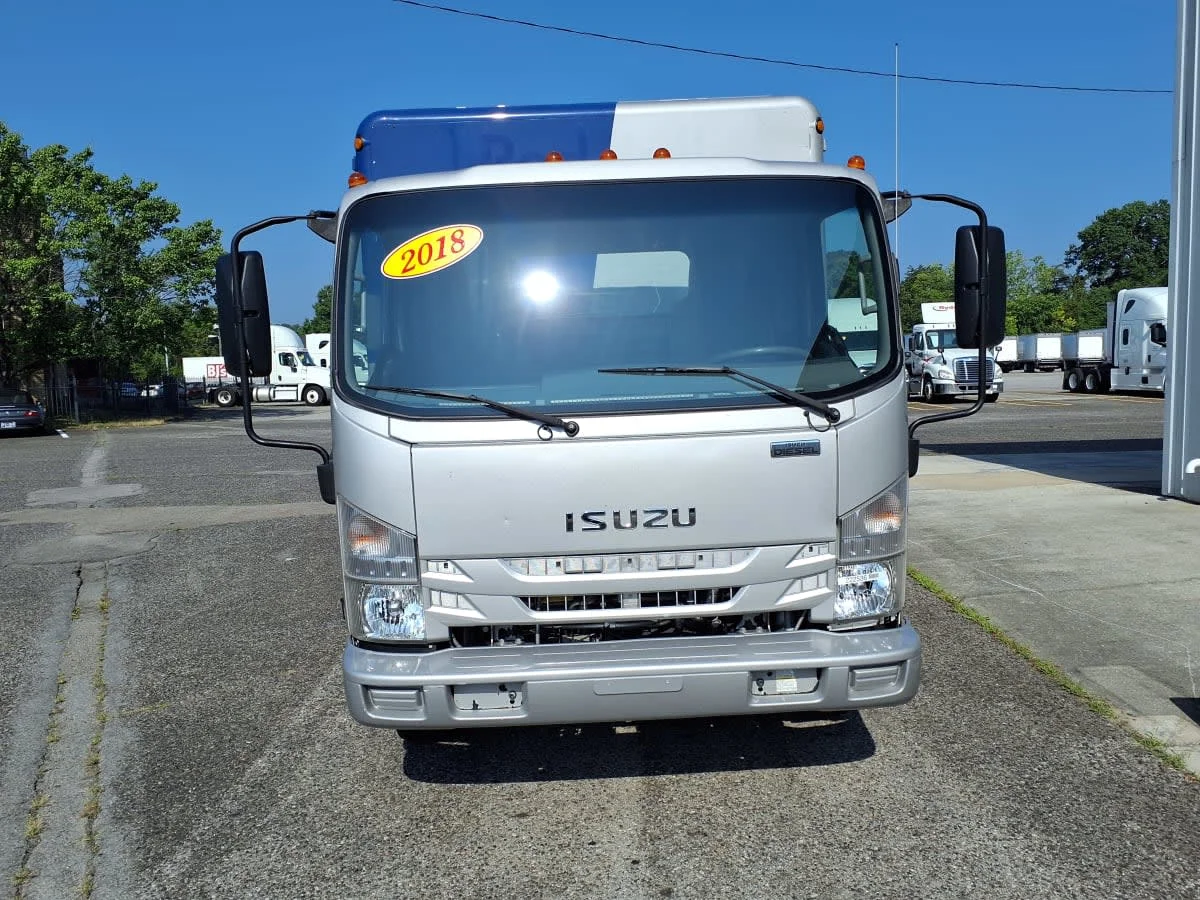 2018 Isuzu NRR - image 2