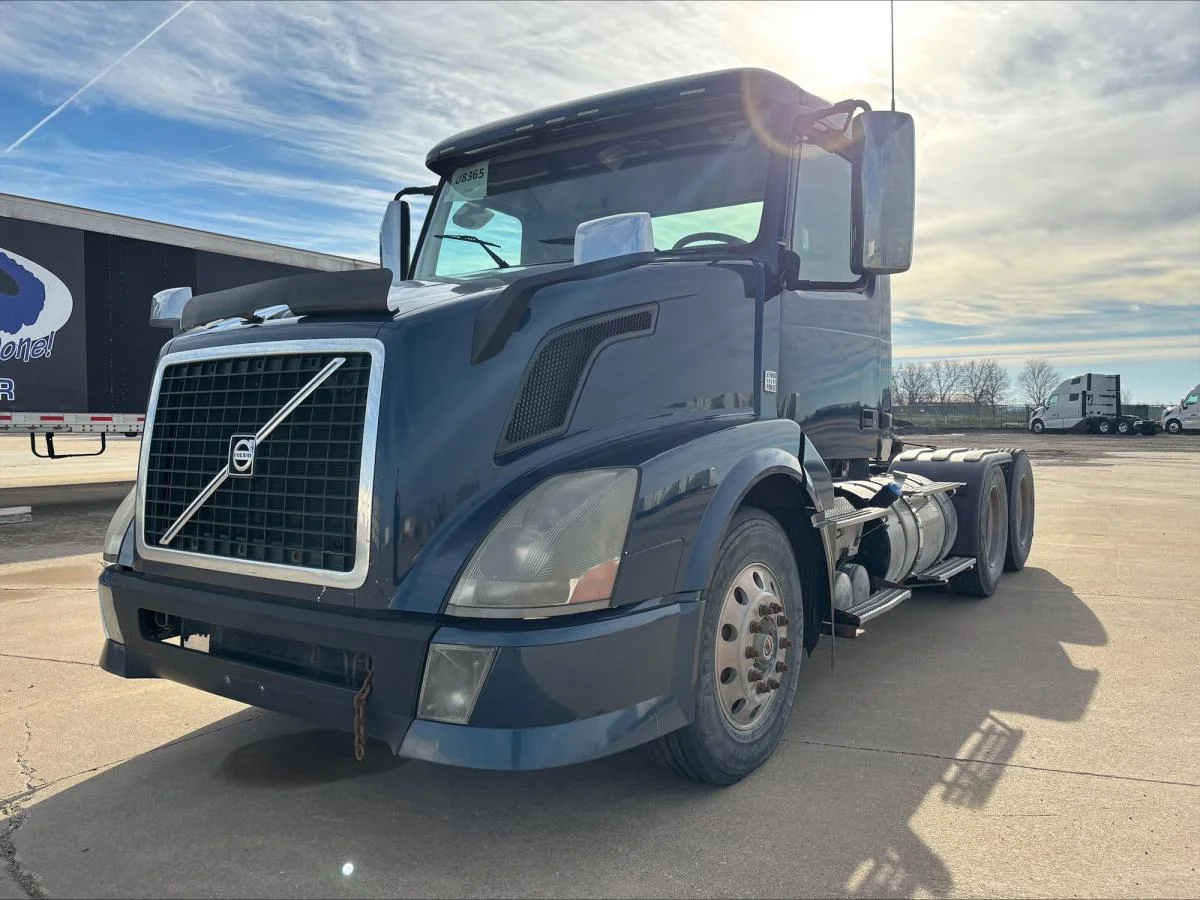 2013 Volvo VNL 300 in Waukee, IA