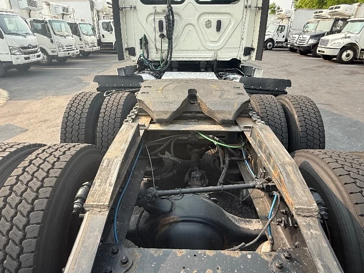 2019 Freightliner Cascadia in Jessup, MD — photo 6