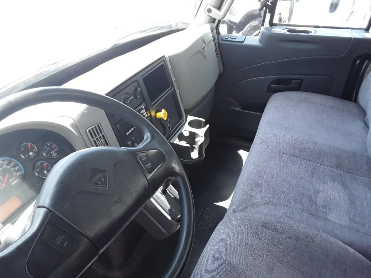 2016 International 4300 - image 7