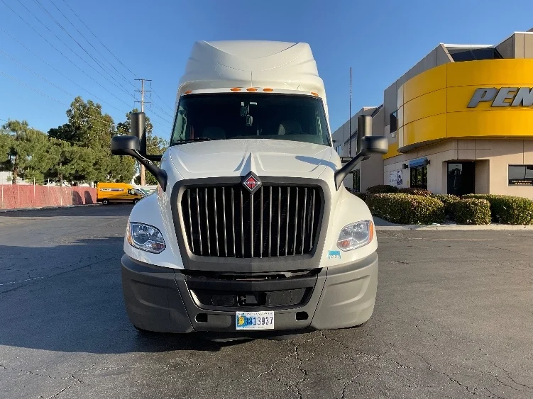 2023 International LT in Fontana, CA — photo 2