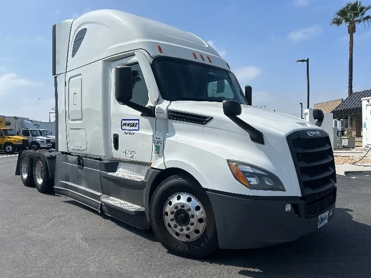 2021 Freightliner Cascadia in Torrance, CA