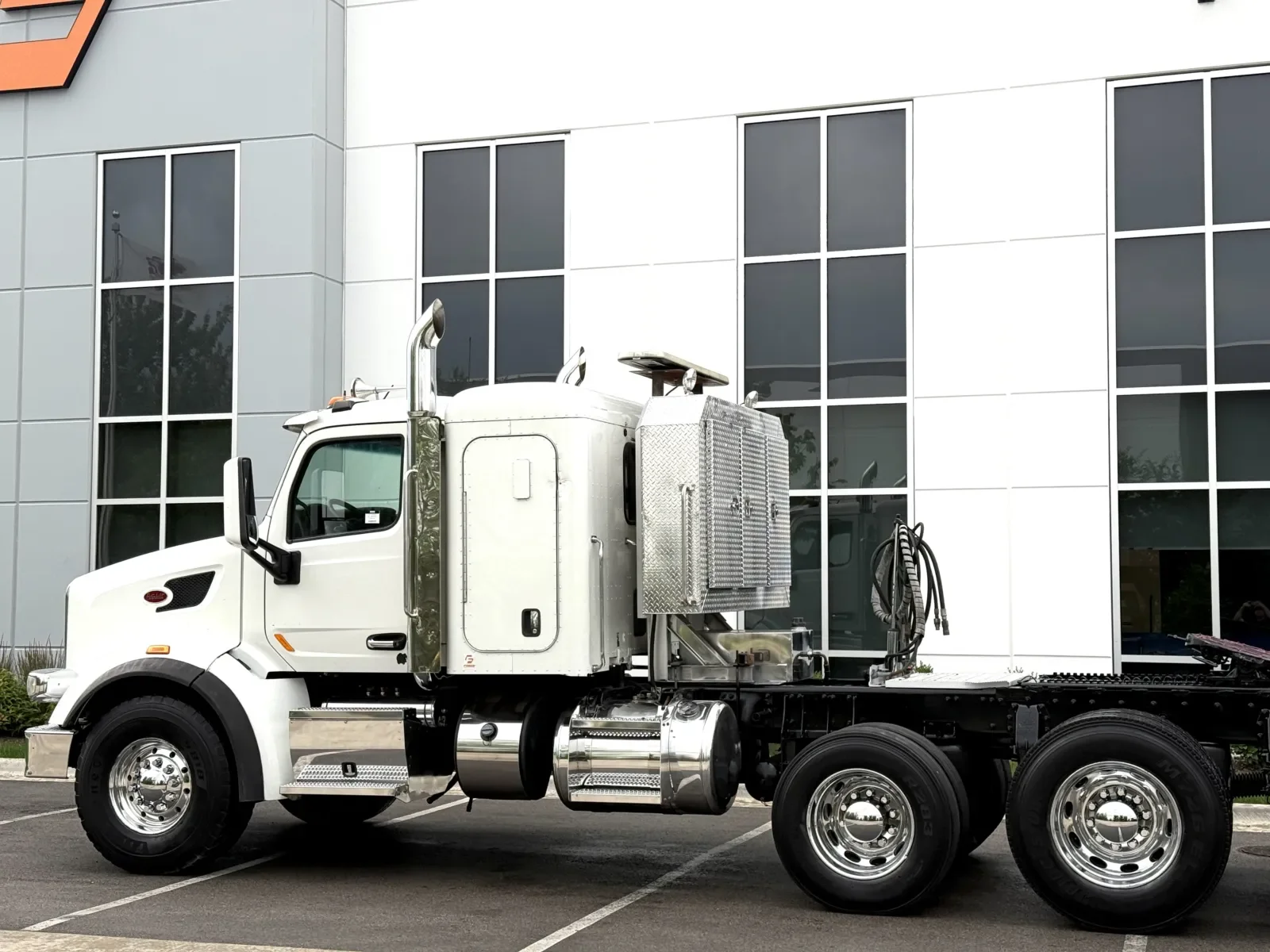 2015 Peterbilt 567 in New Lenox, IL — photo 8