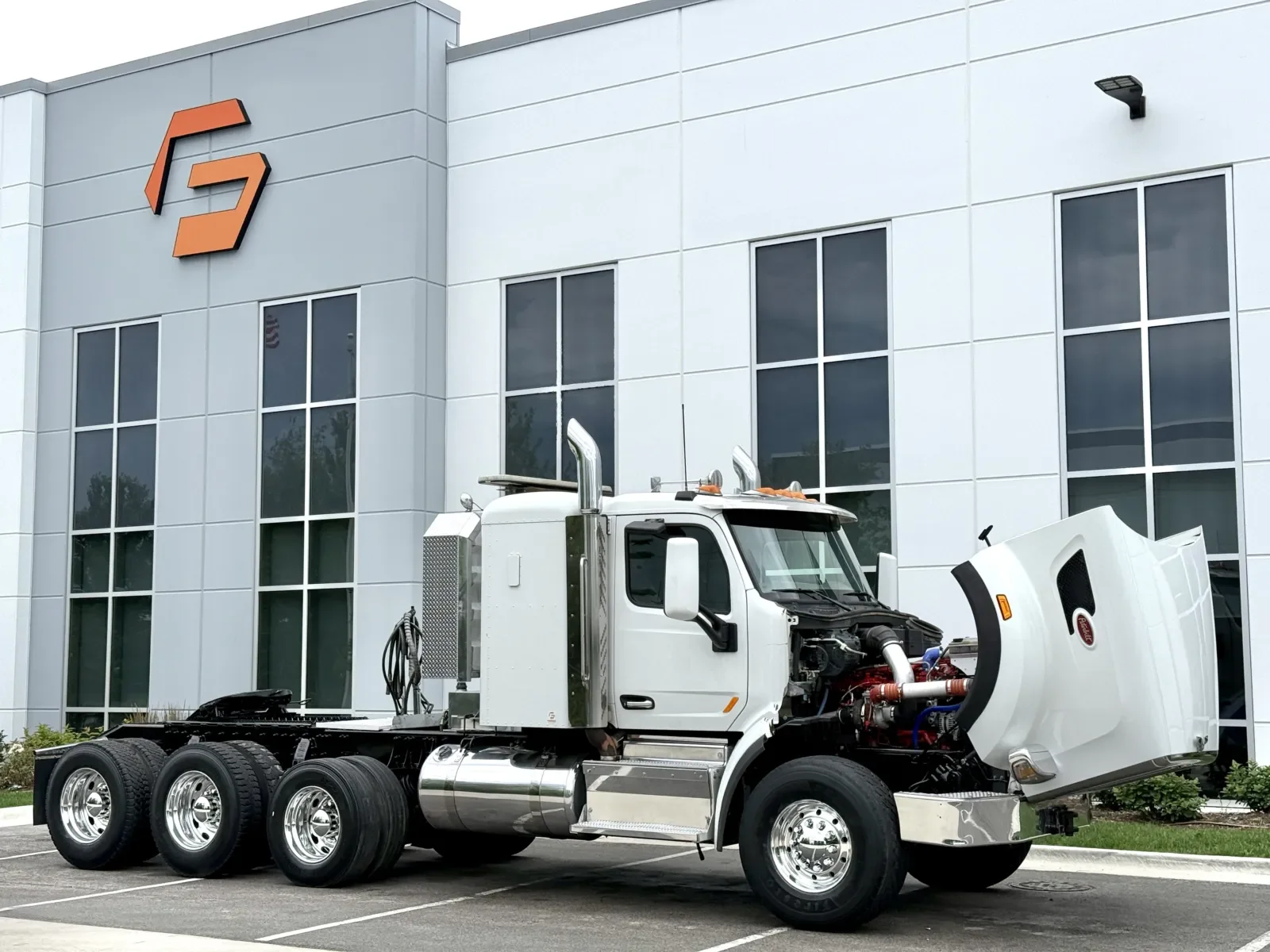 2015 Peterbilt 567 in New Lenox, IL — photo 9
