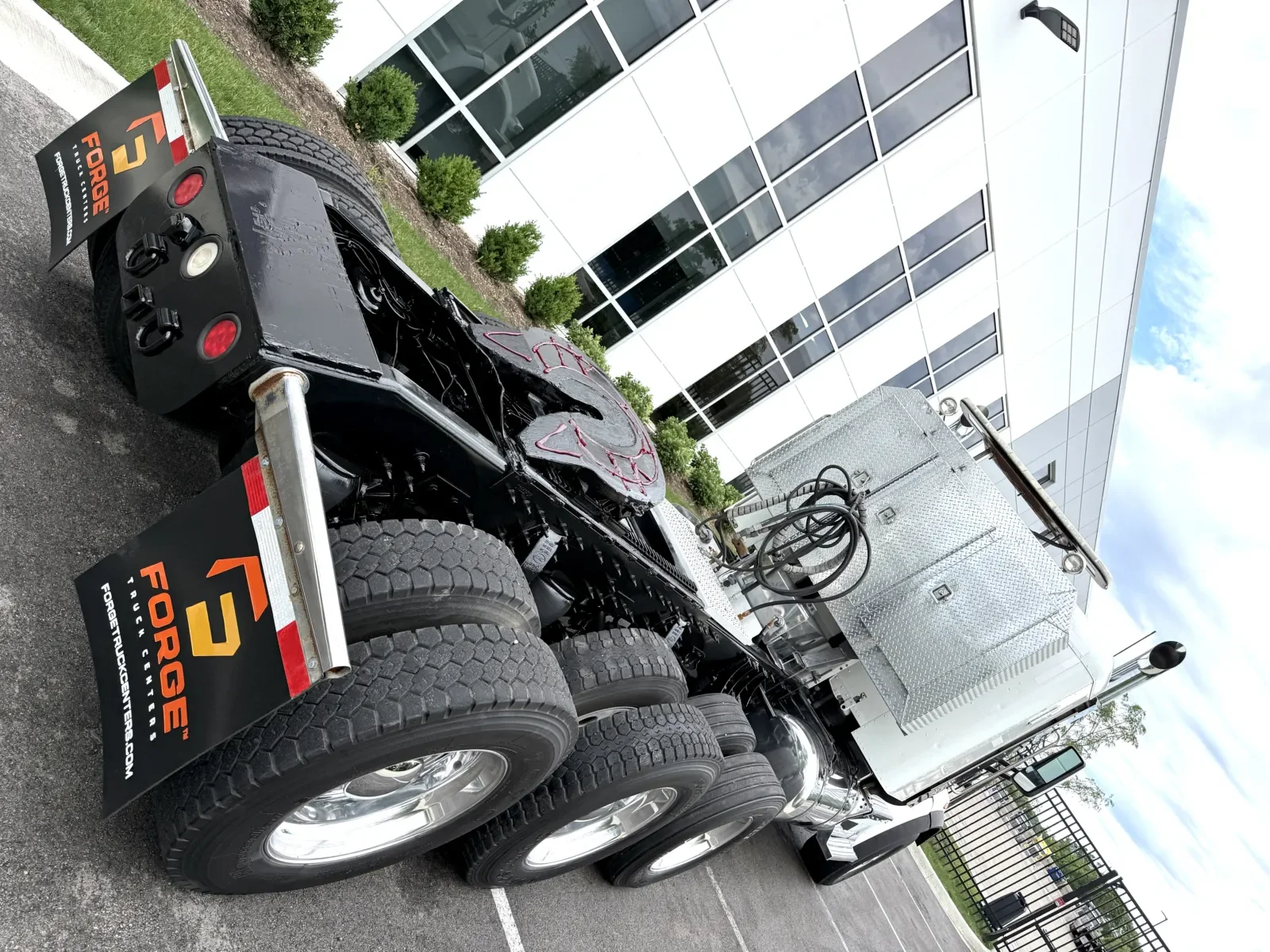2015 Peterbilt 567 in New Lenox, IL — photo 11