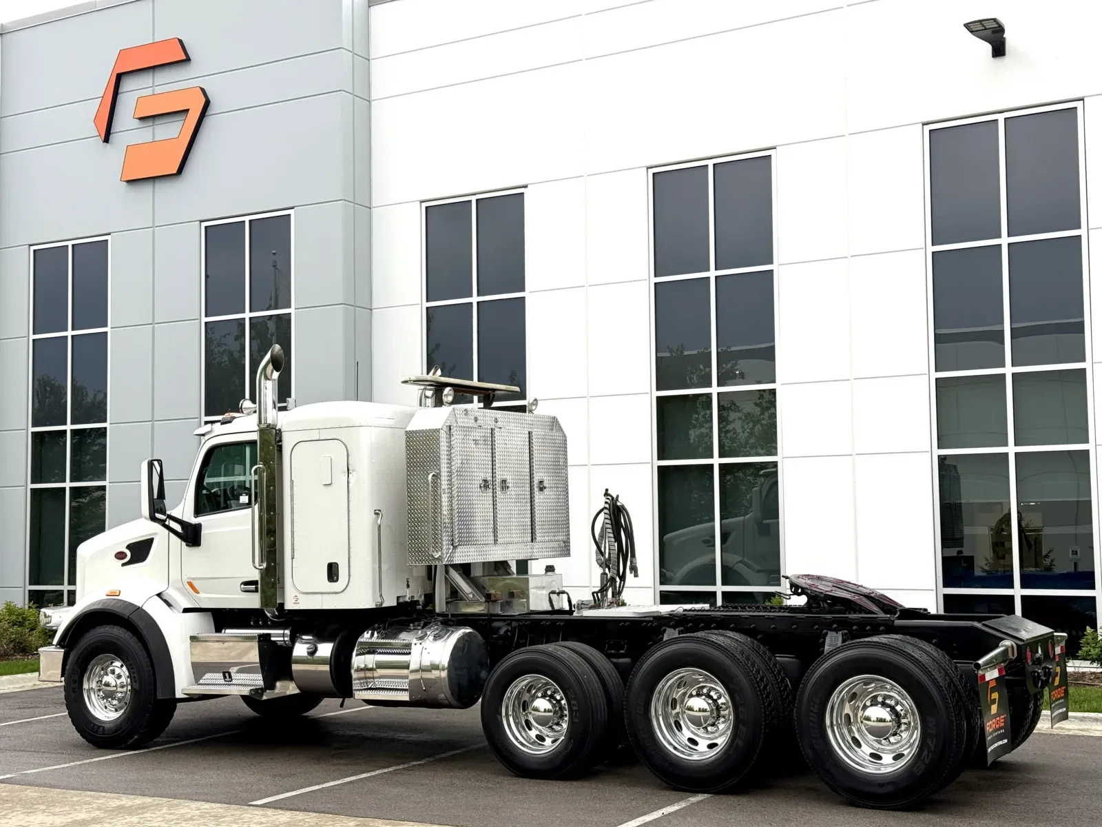 2015 Peterbilt 567 in New Lenox, IL — photo 6