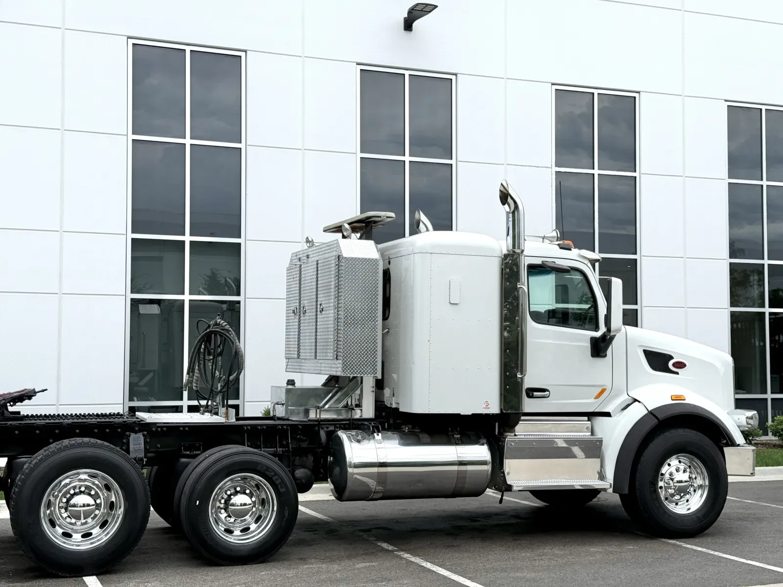 2015 Peterbilt 567 in New Lenox, IL — photo 7