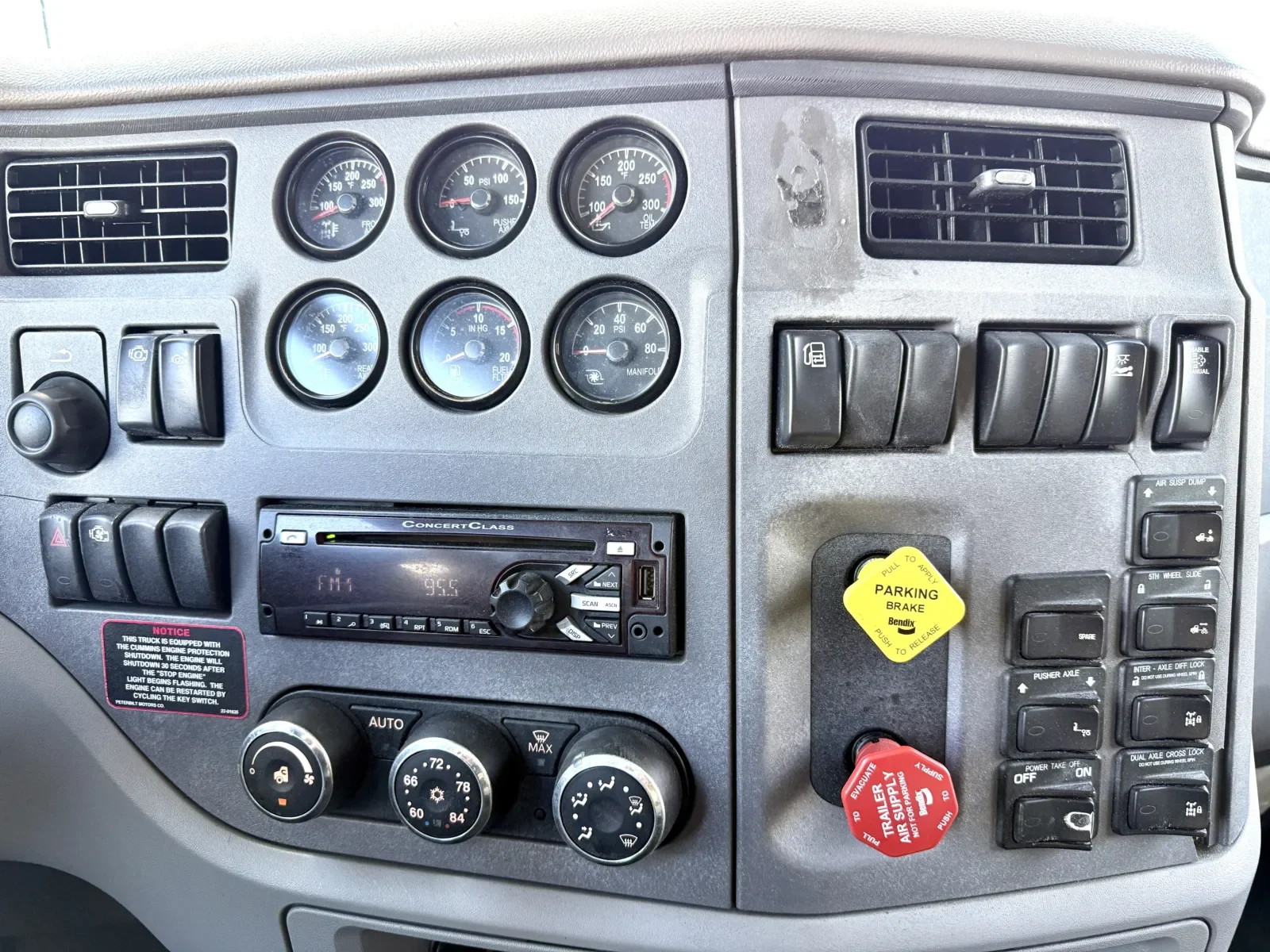 2015 Peterbilt 567 in New Lenox, IL — photo 18