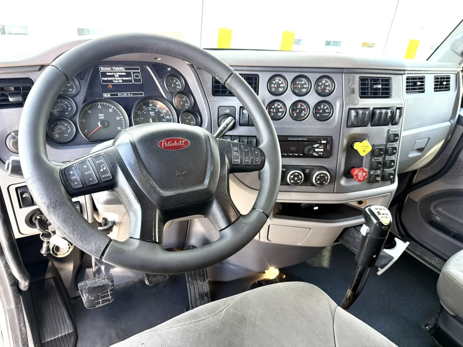 2015 Peterbilt 567 in New Lenox, IL — photo 15
