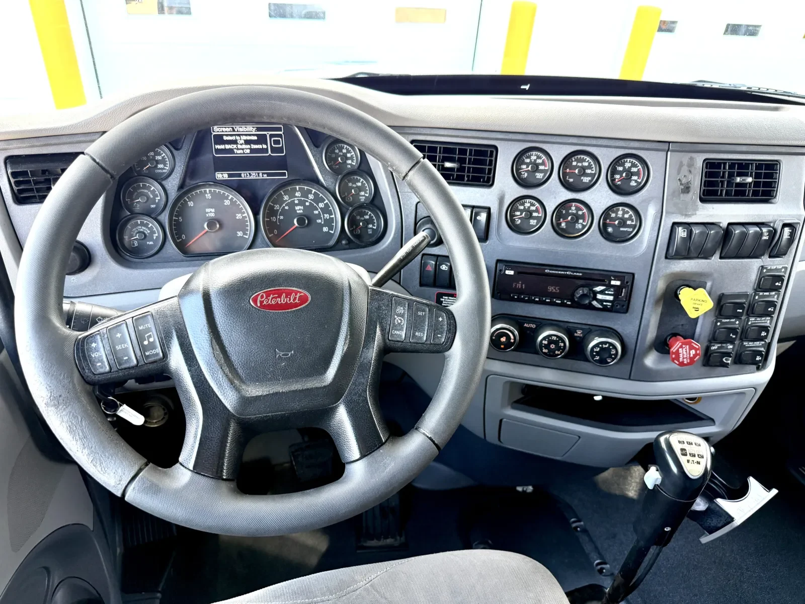 2015 Peterbilt 567 in New Lenox, IL — photo 16