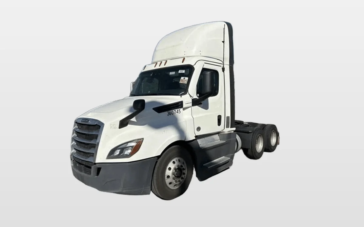 2021 FREIGHTLINER Cascadia 126 - image 1
