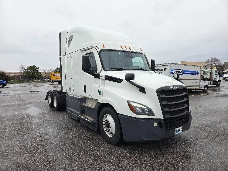 2023 Freightliner Cascadia - image 1