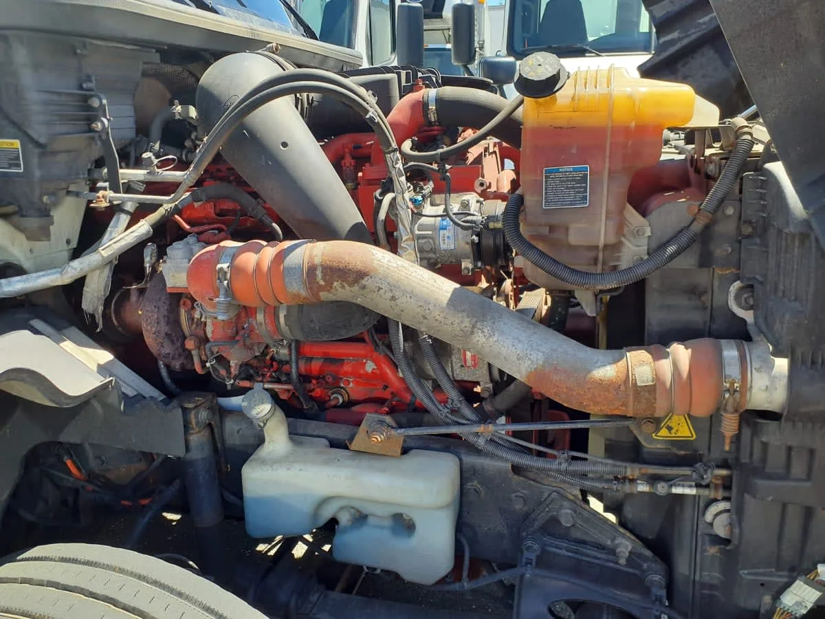 2018 International LT - image 10