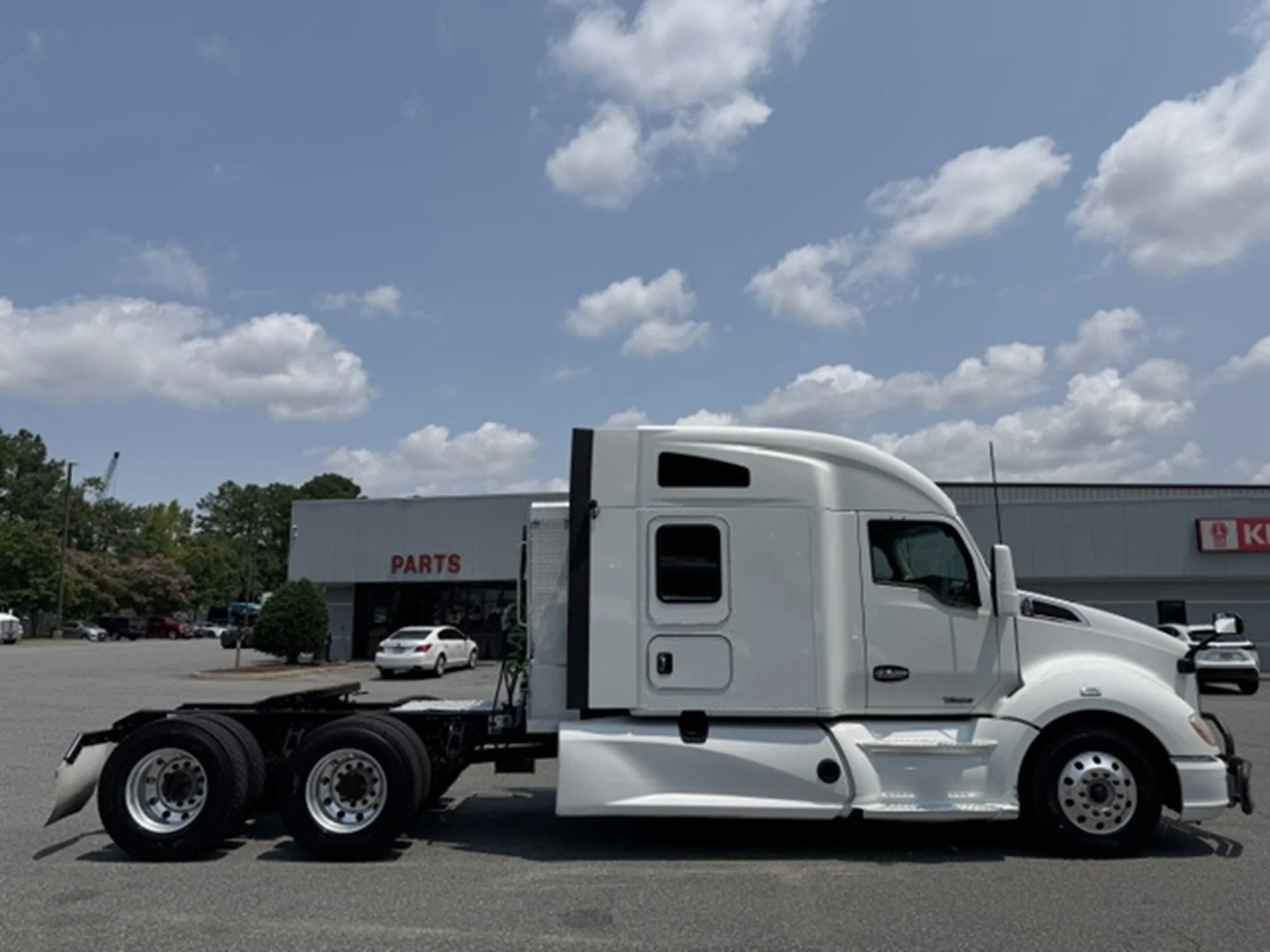 2021 Kenworth T680 in Chesapeake, VA — photo 3
