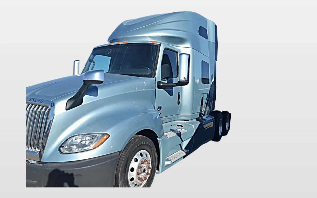 2022 International LT - image 1