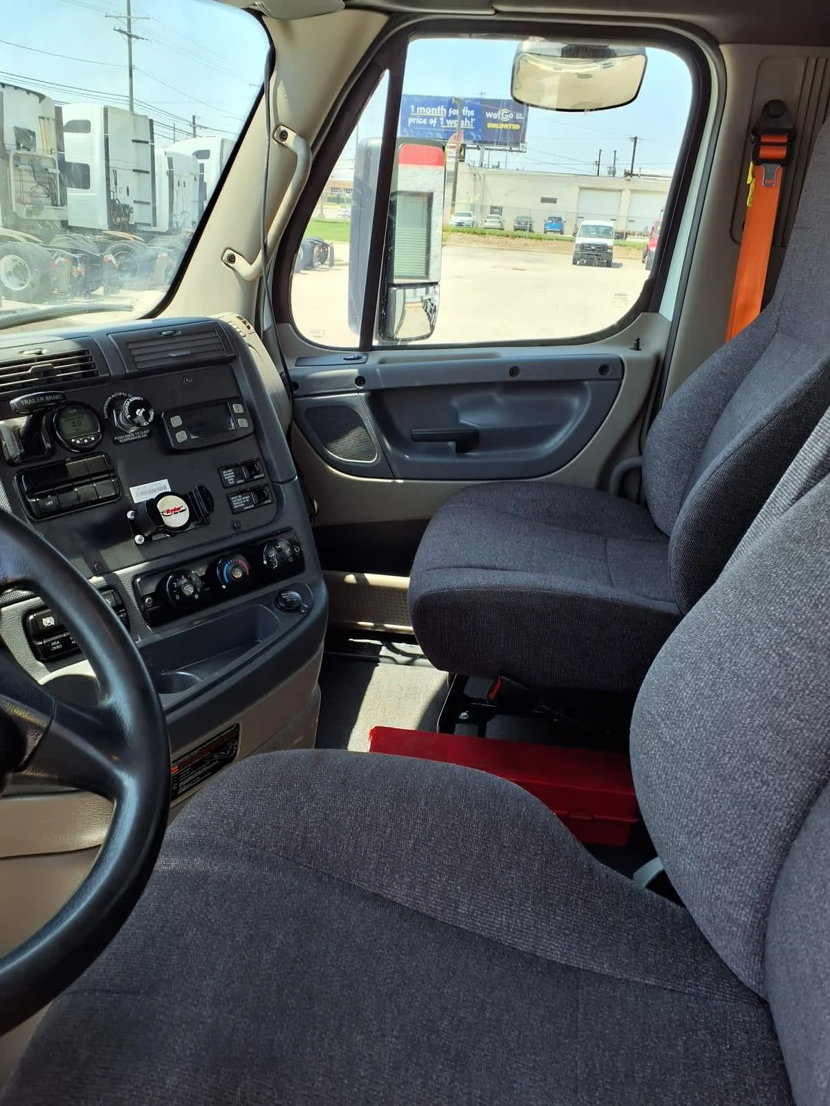 2019 Freightliner Cascadia in Cleveland, OH — photo 7