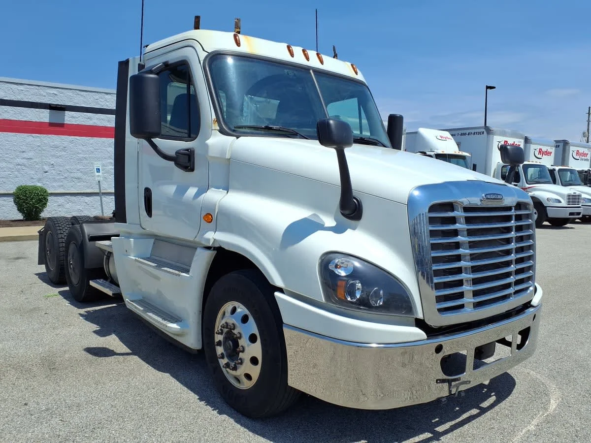 2019 Freightliner Cascadia in Cleveland, OH — photo 3