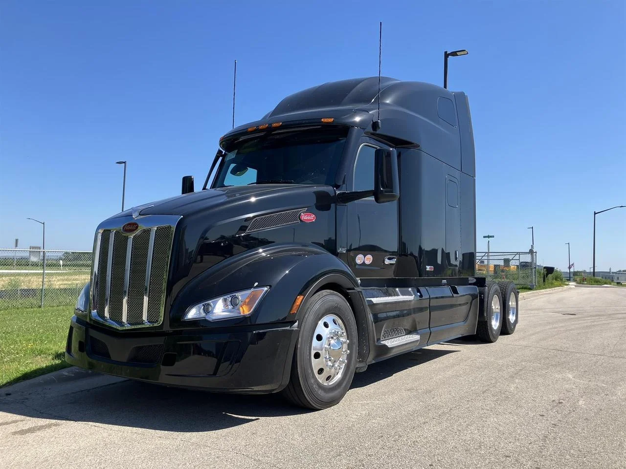 2027 Peterbilt 579 in Rochester, MN — photo 12