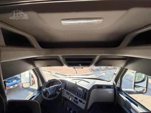 2022 Freightliner Cascadia - image 9