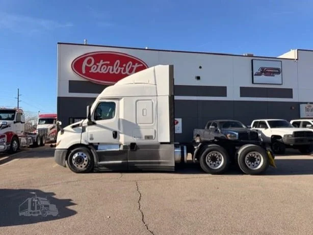 2022 Freightliner Cascadia - image 16