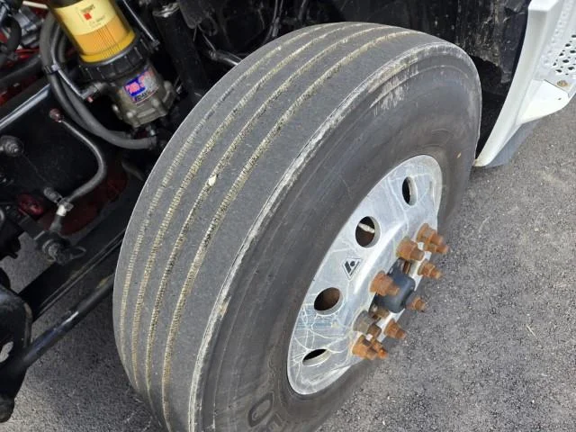 2022 International LT - image 23