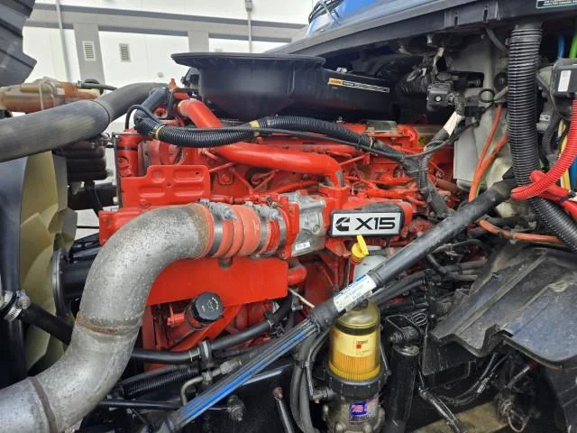 2022 International LT - image 27