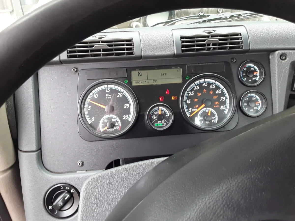 2018 Freightliner Cascadia - image 7