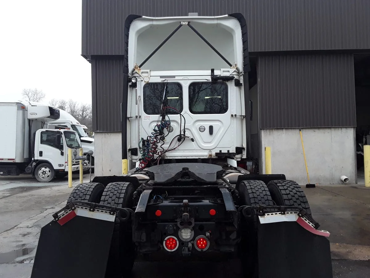 2018 Freightliner Cascadia - image 5