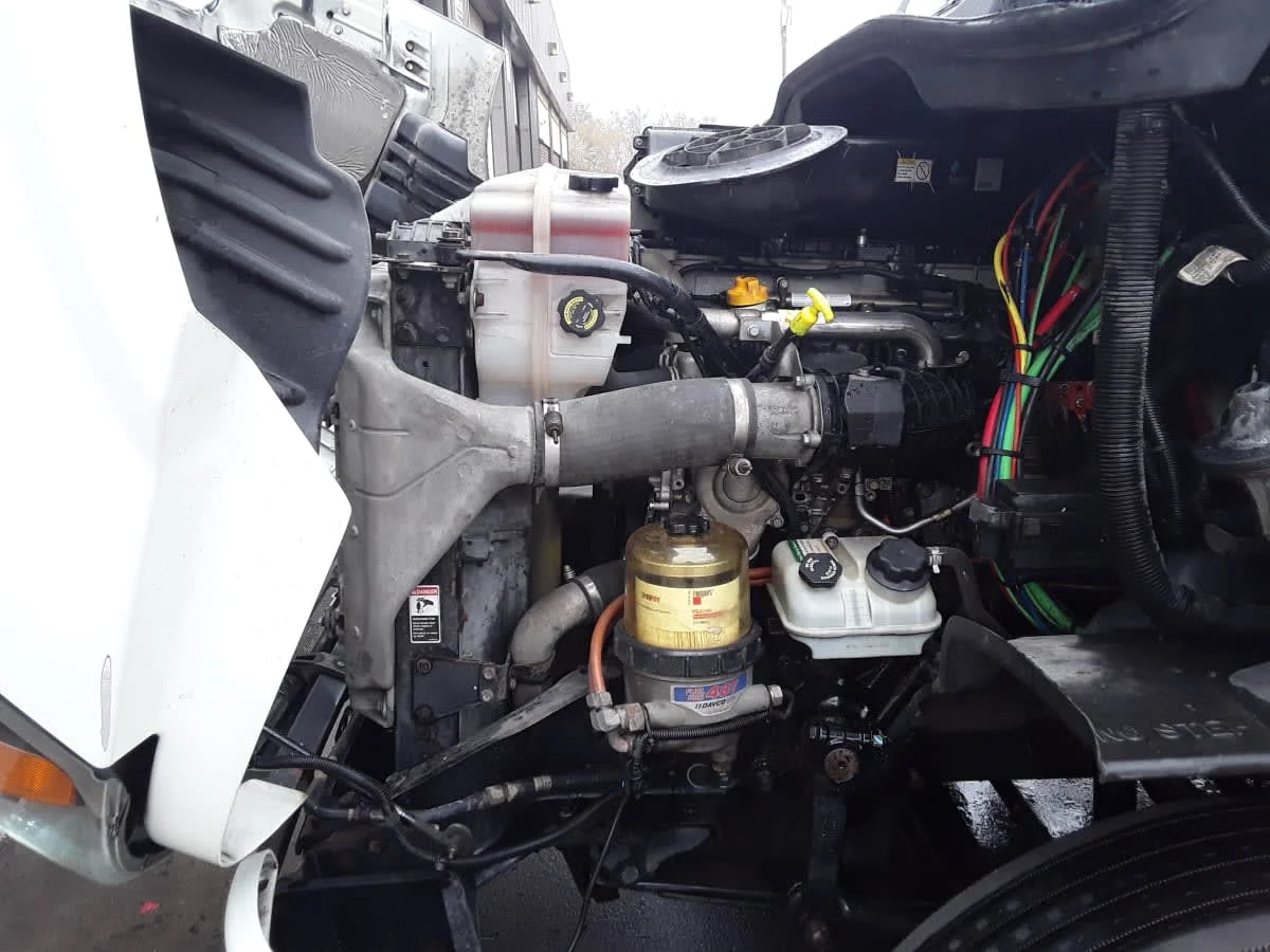 2018 Freightliner Cascadia - image 9