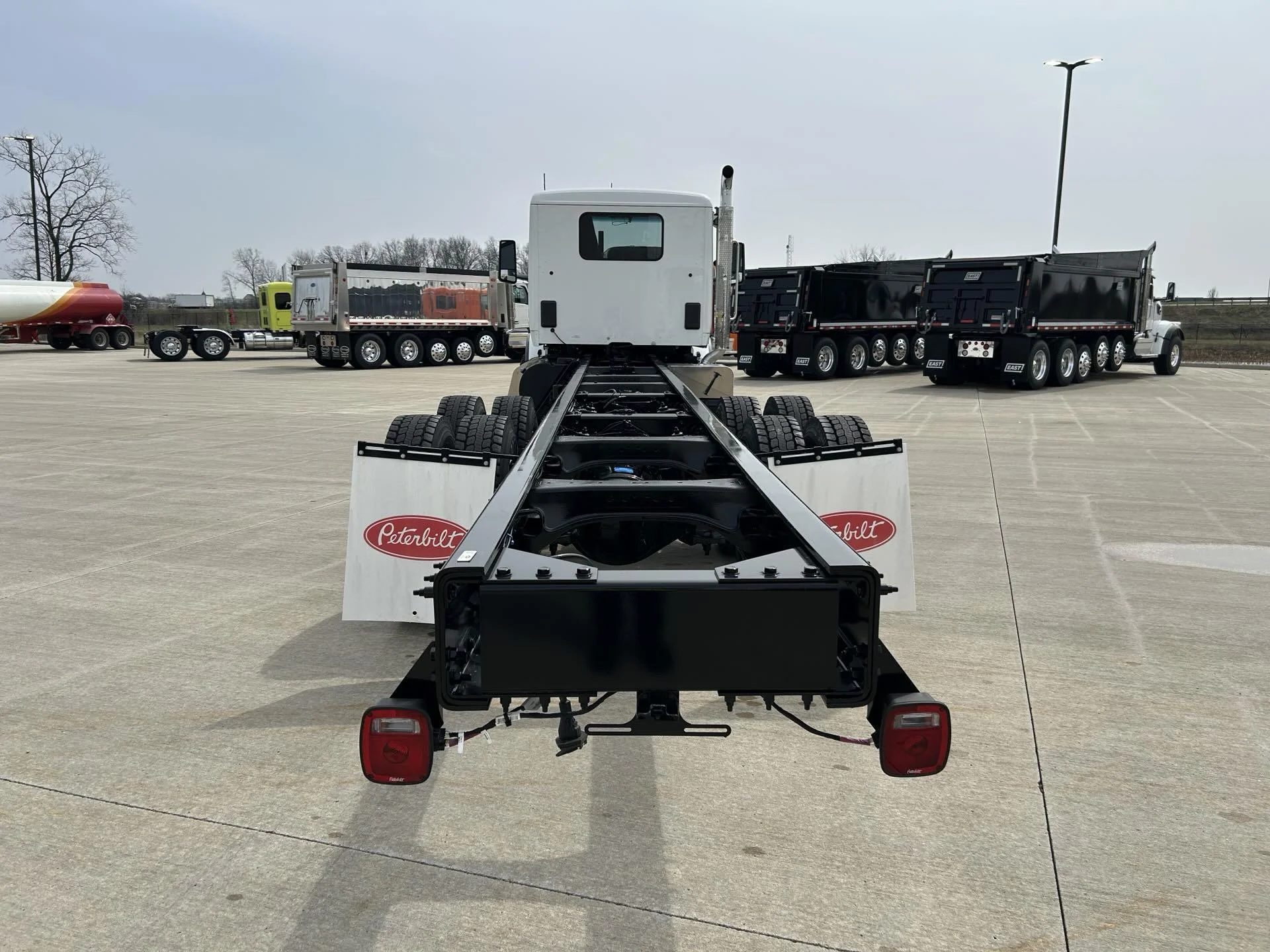 2024 Peterbilt 567 - image 2