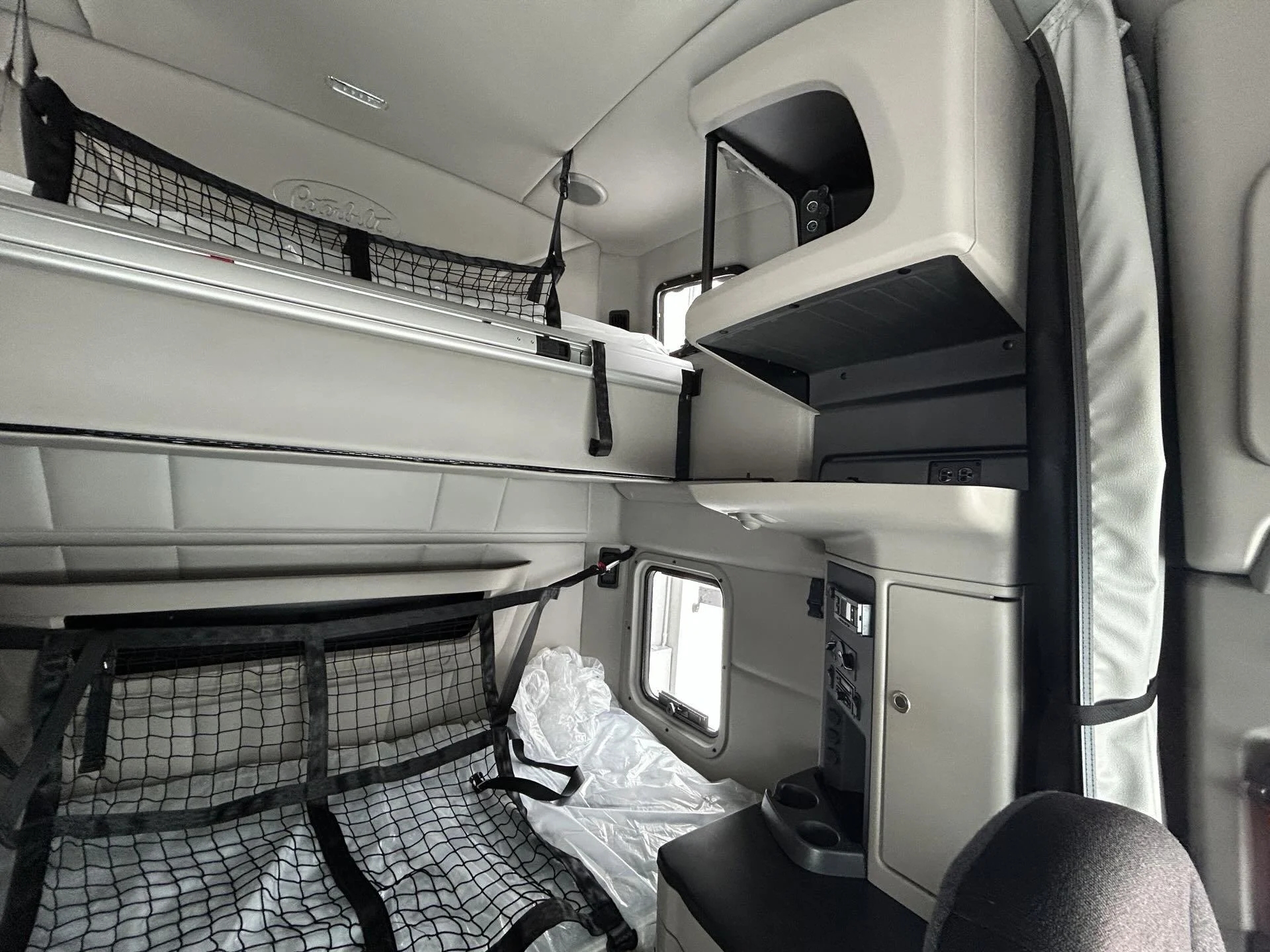 2026 Peterbilt 579 - image 7