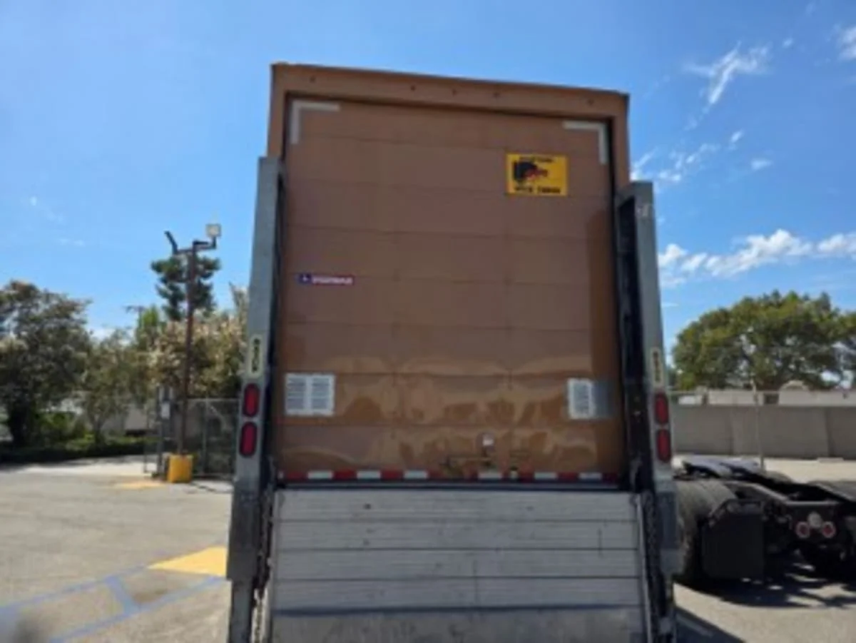 2021 Freightliner M2 106 in Pomona, CA — photo 11