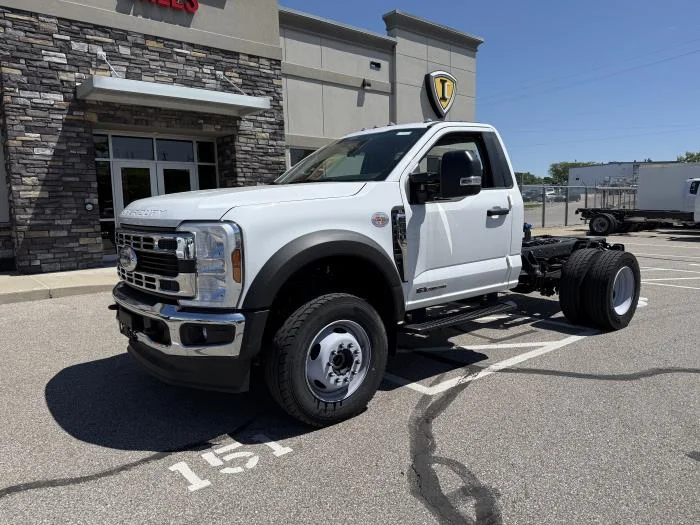 2025 Ford F-600 — photo 2
