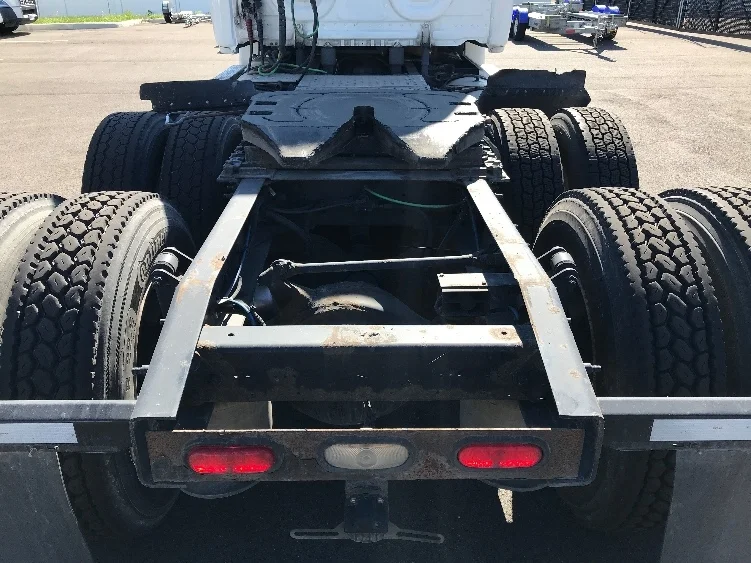 2018 Freightliner Cascadia - image 6