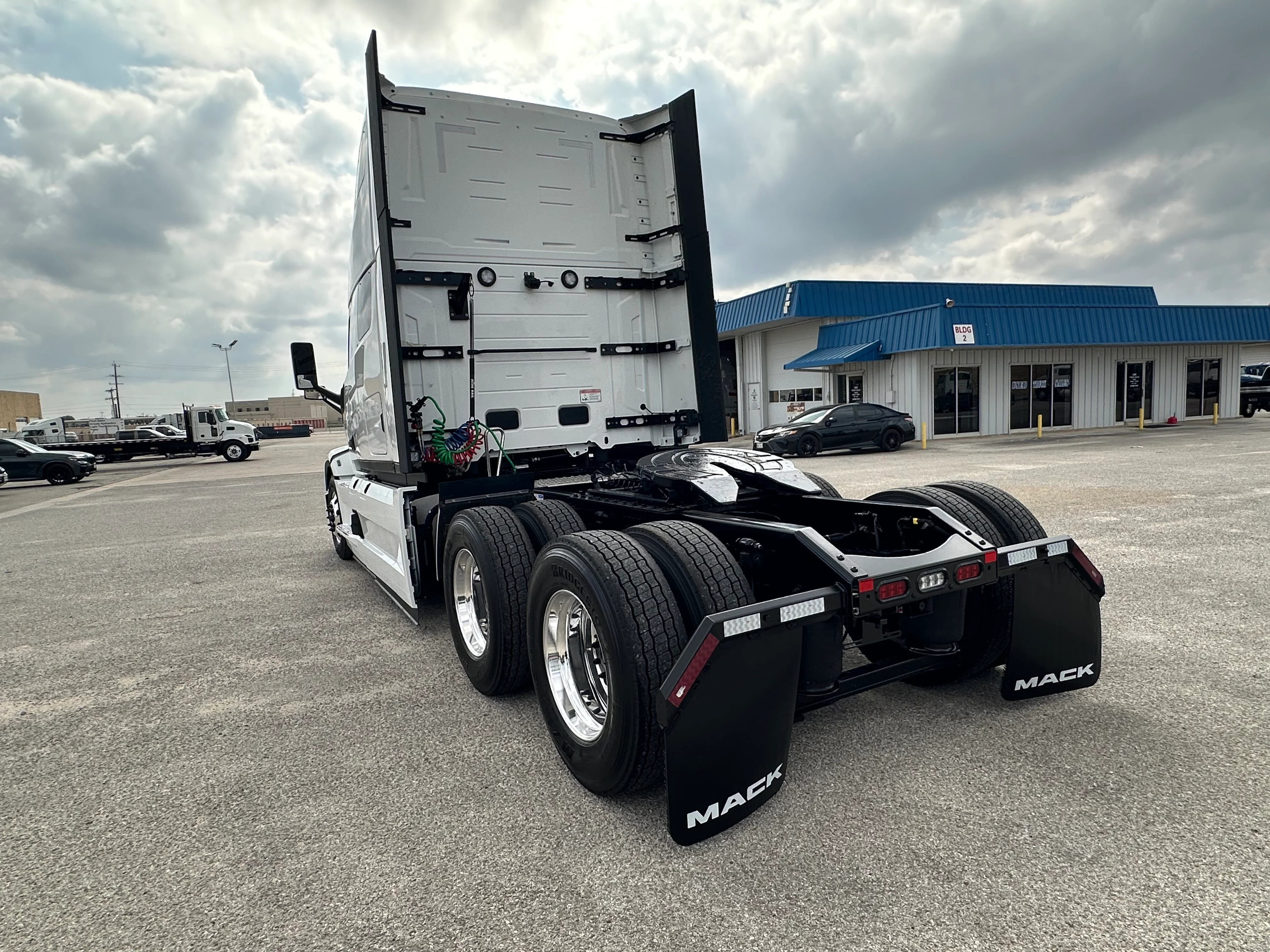 2026 Mack Pinnacle in San Antonio, TX — photo 8