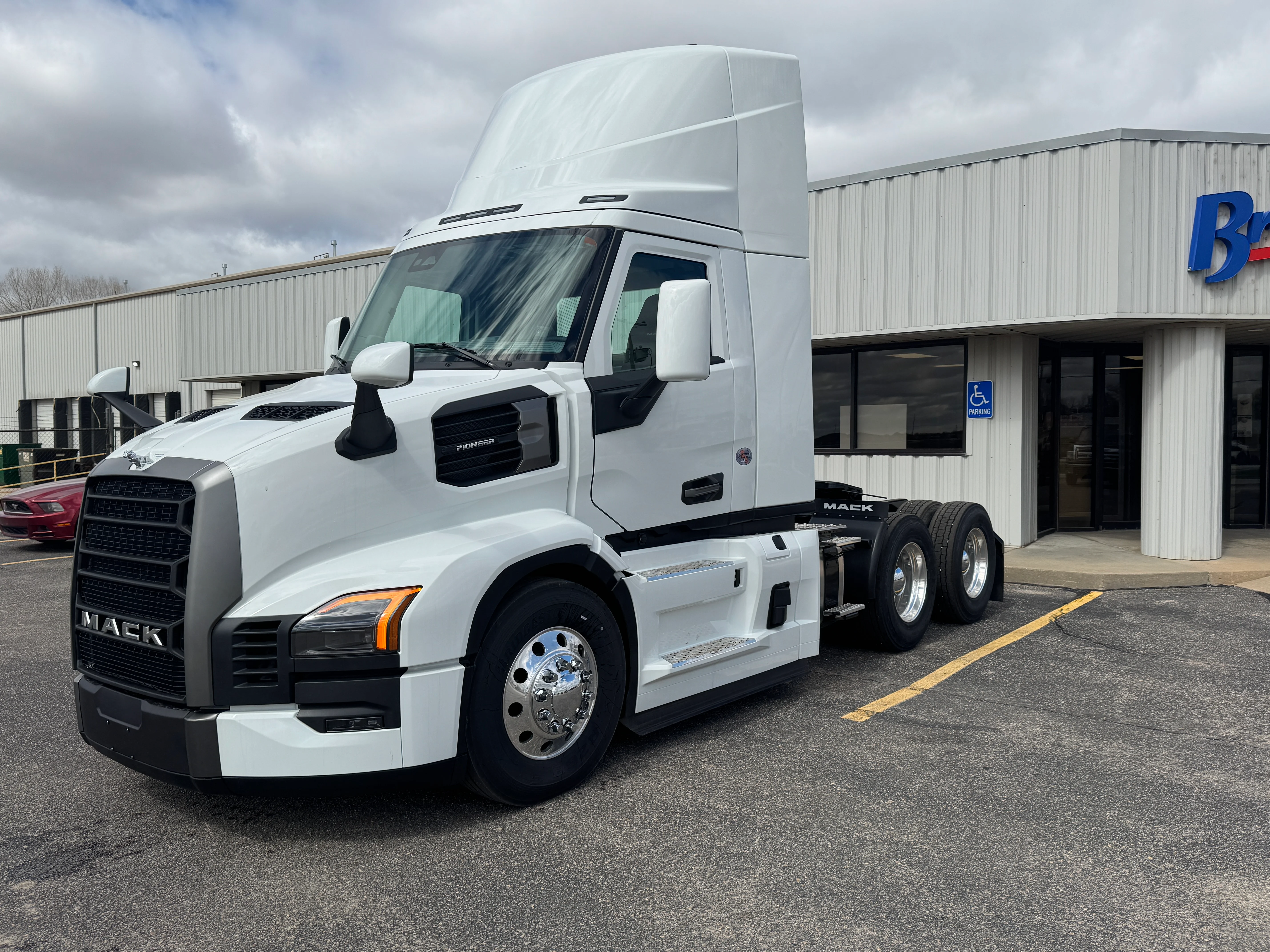 2026 Mack Pioneer in Wichita, KS — photo 12
