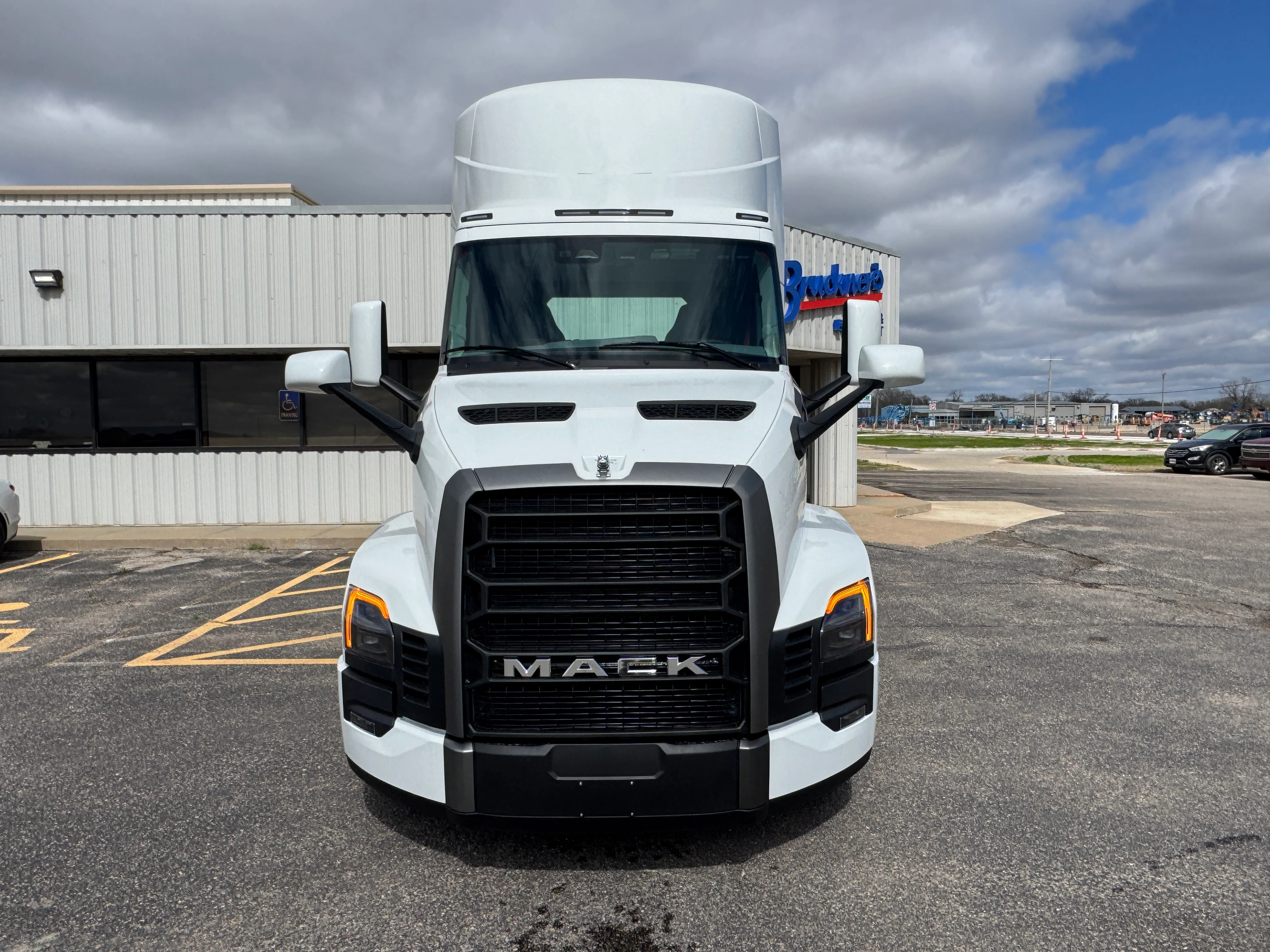 2026 Mack Pioneer in Wichita, KS — photo 11