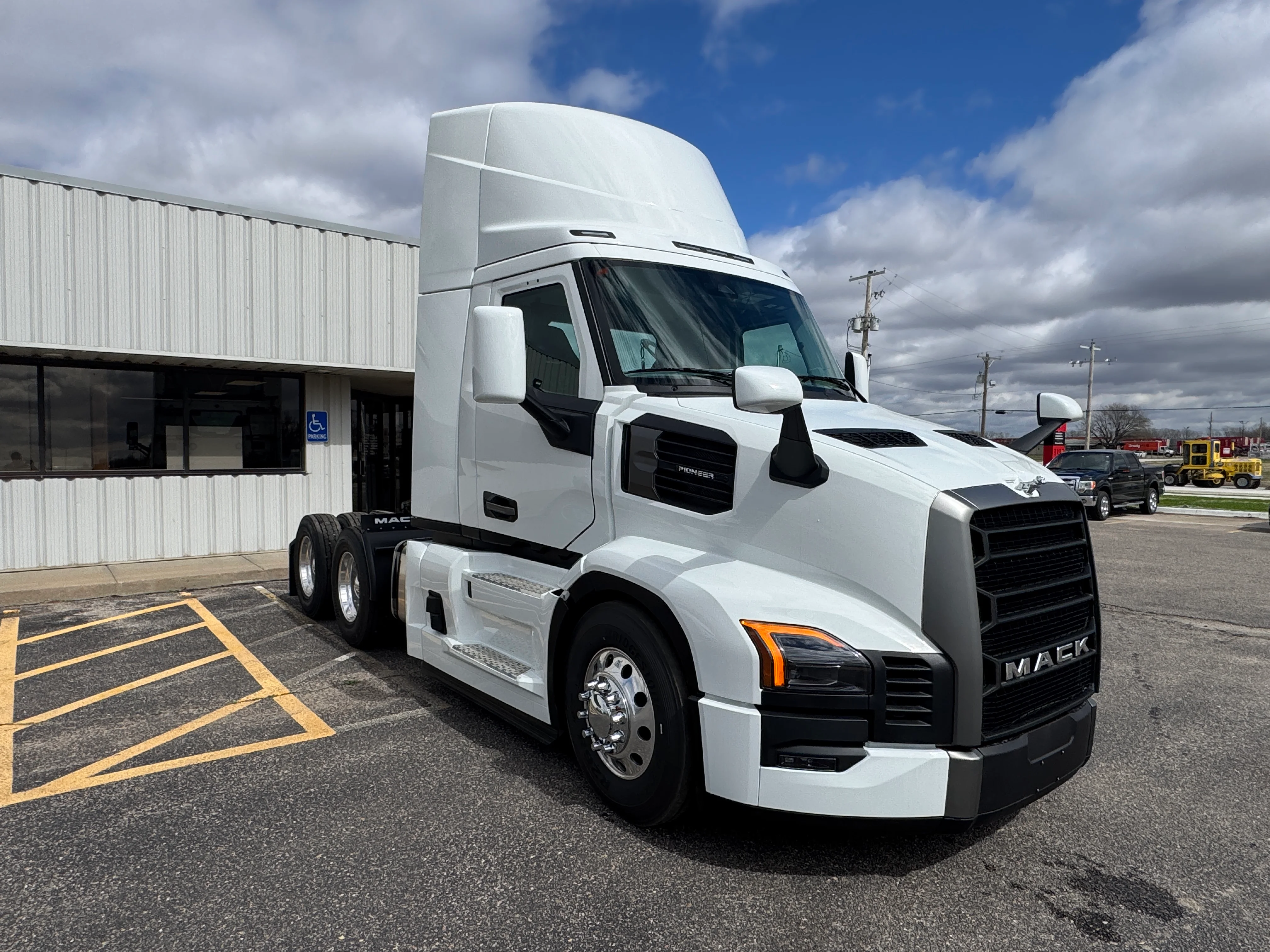 2026 Mack Pioneer in Wichita, KS — photo 2