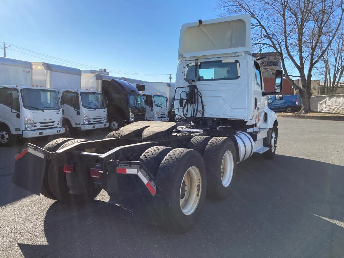 2019 International LT in Springfield, MA — photo 4