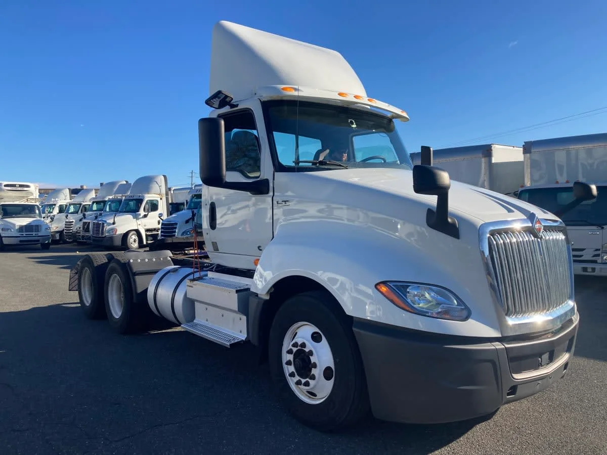 2019 International LT in Springfield, MA — photo 3