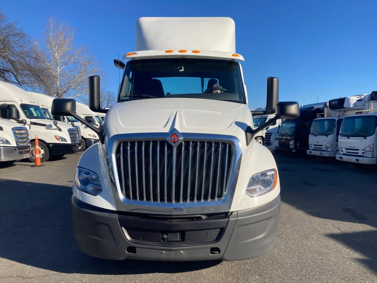 2019 International LT in Springfield, MA — photo 2