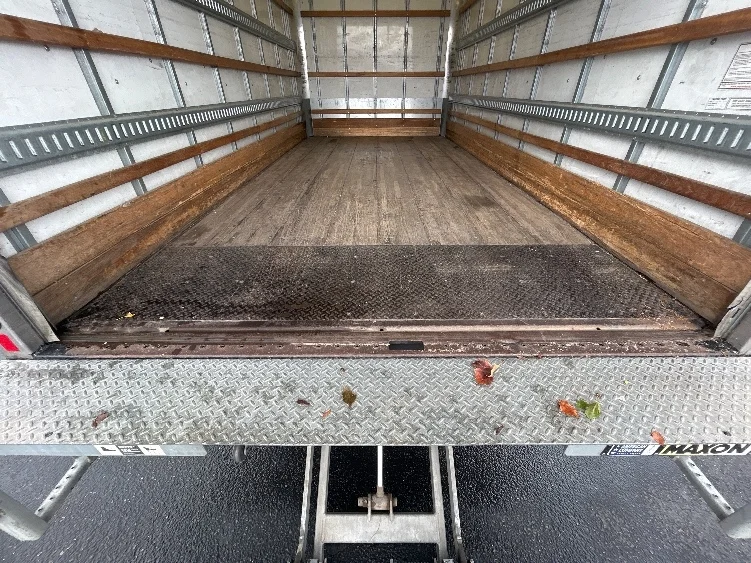 2022 Isuzu NPR - image 10