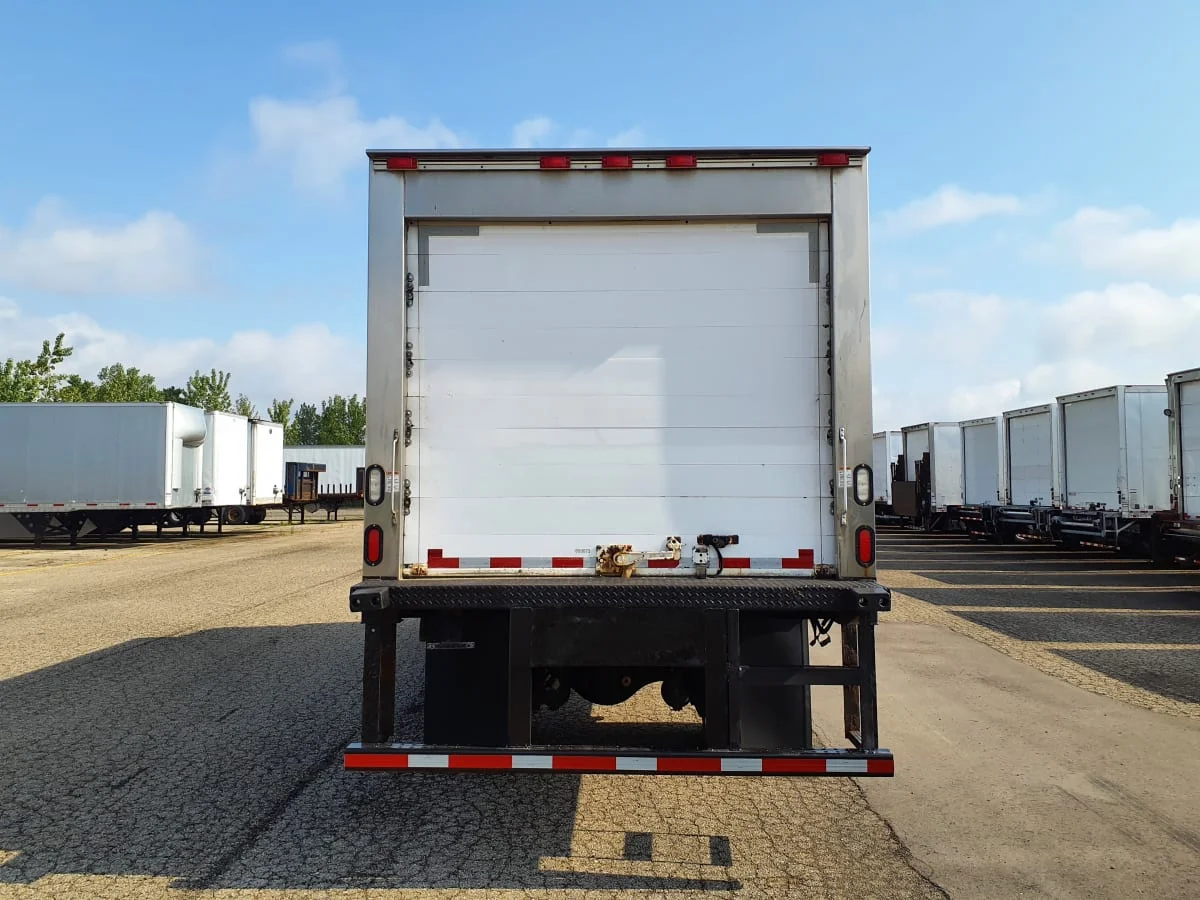 2016 Freightliner M2 106 - image 5