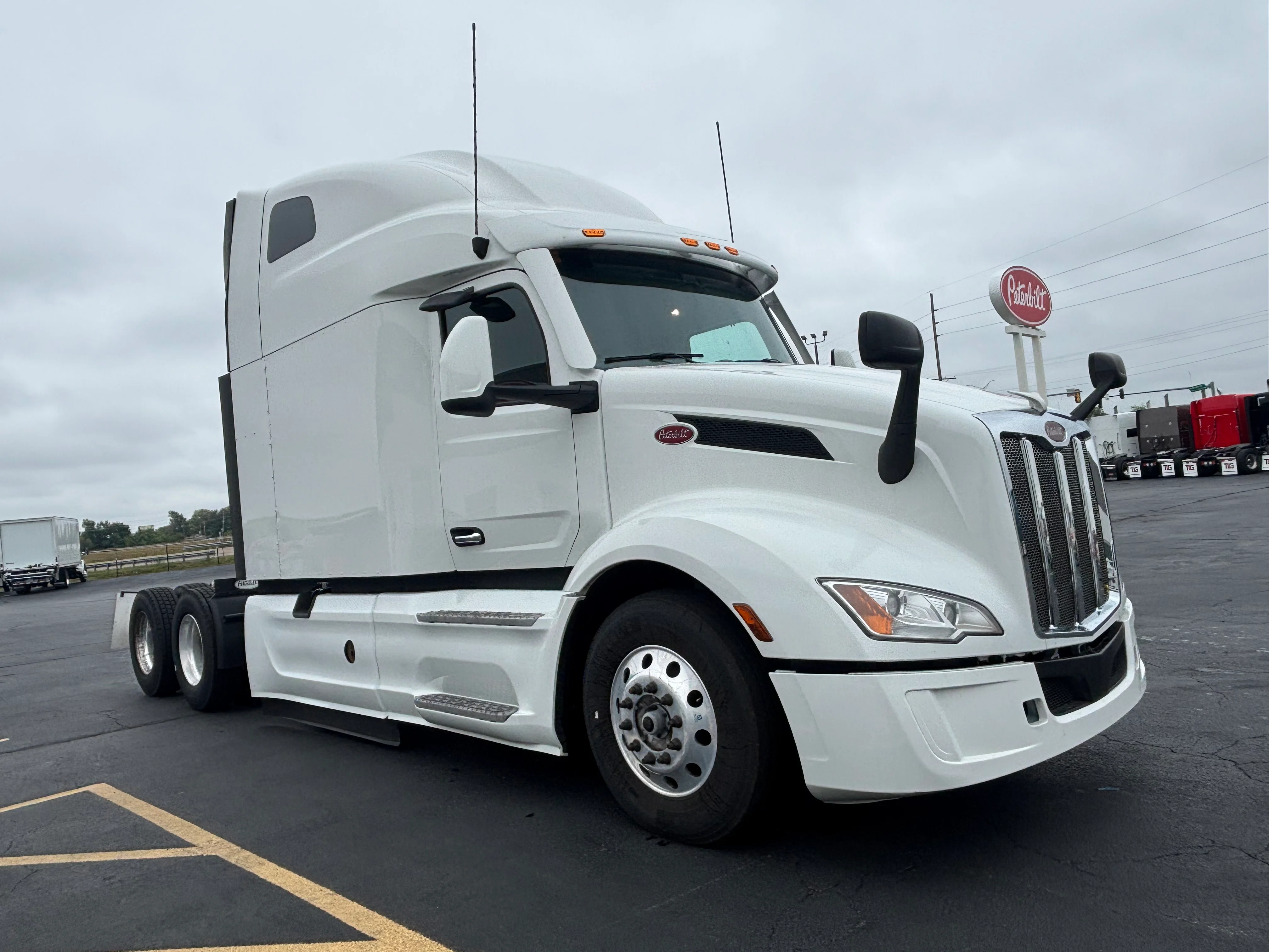 2023 Peterbilt 579 - image 2