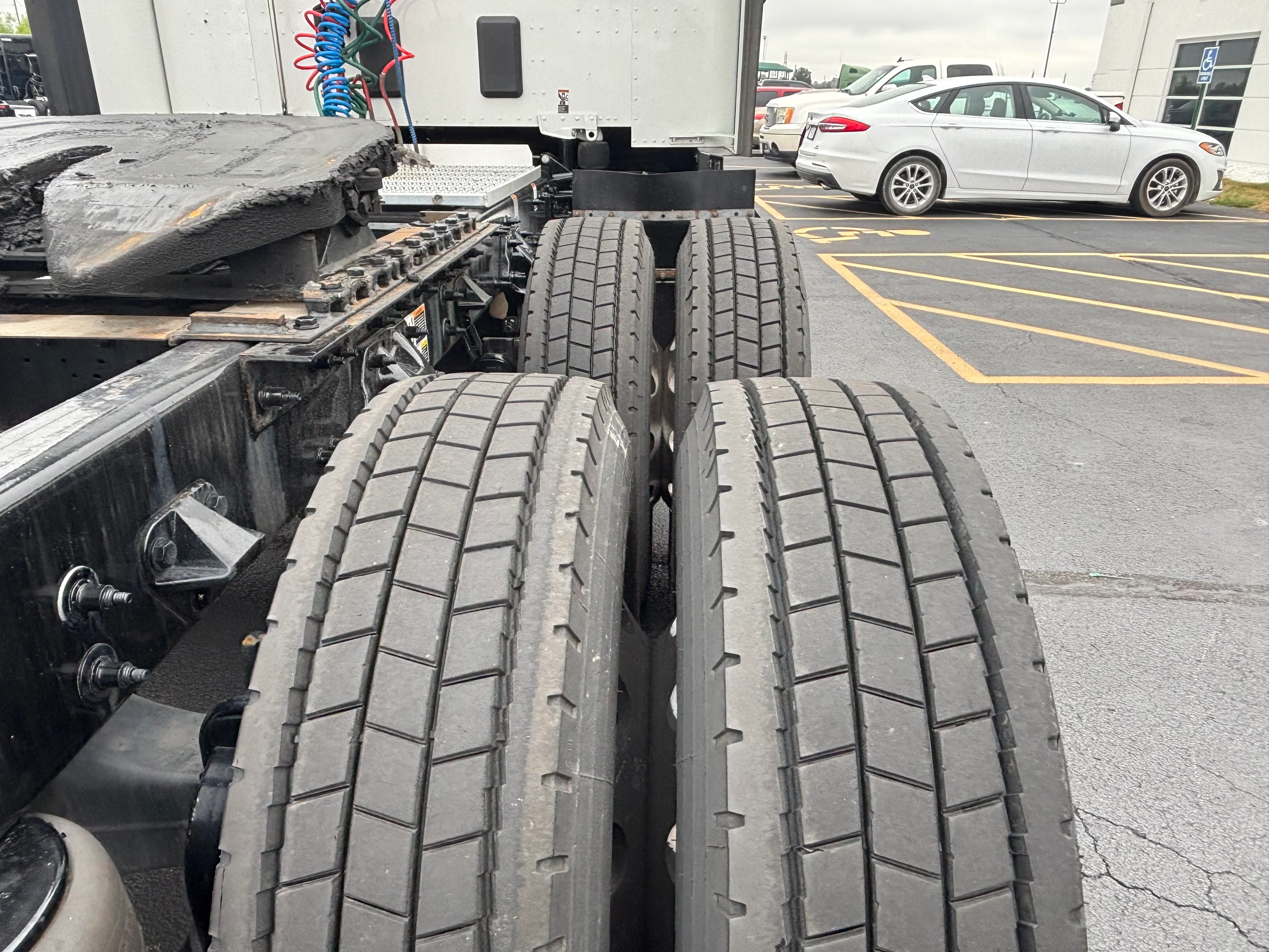 2023 Peterbilt 579 - image 6