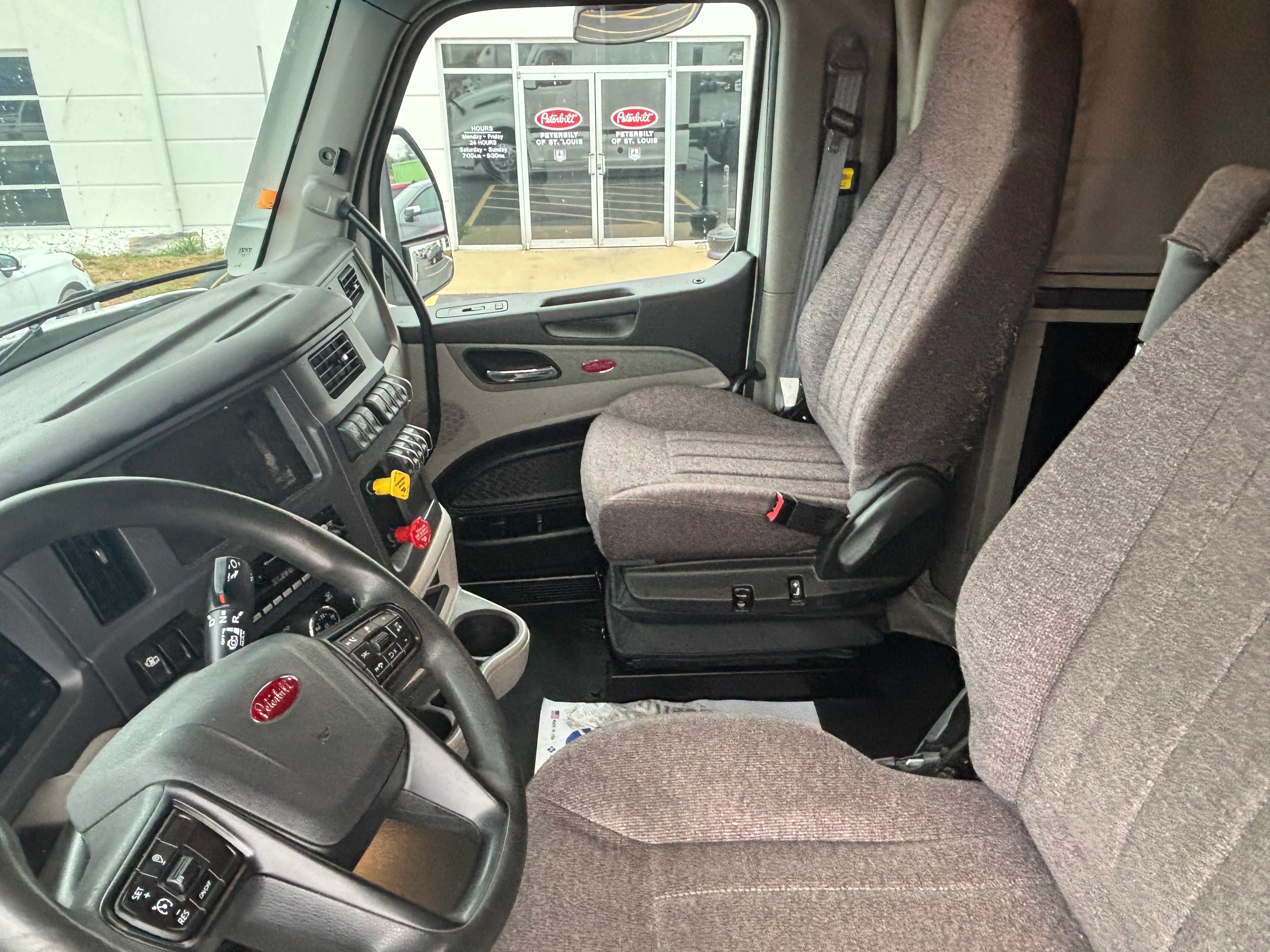 2023 Peterbilt 579 - image 14