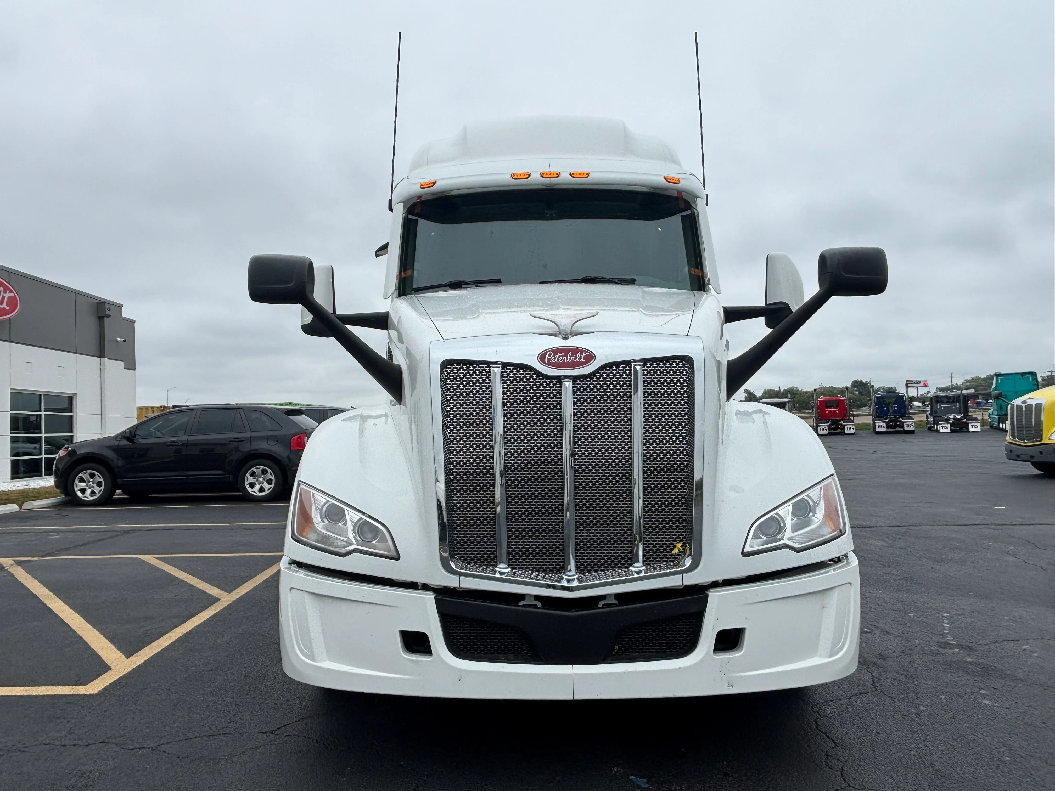 2023 Peterbilt 579 - image 3