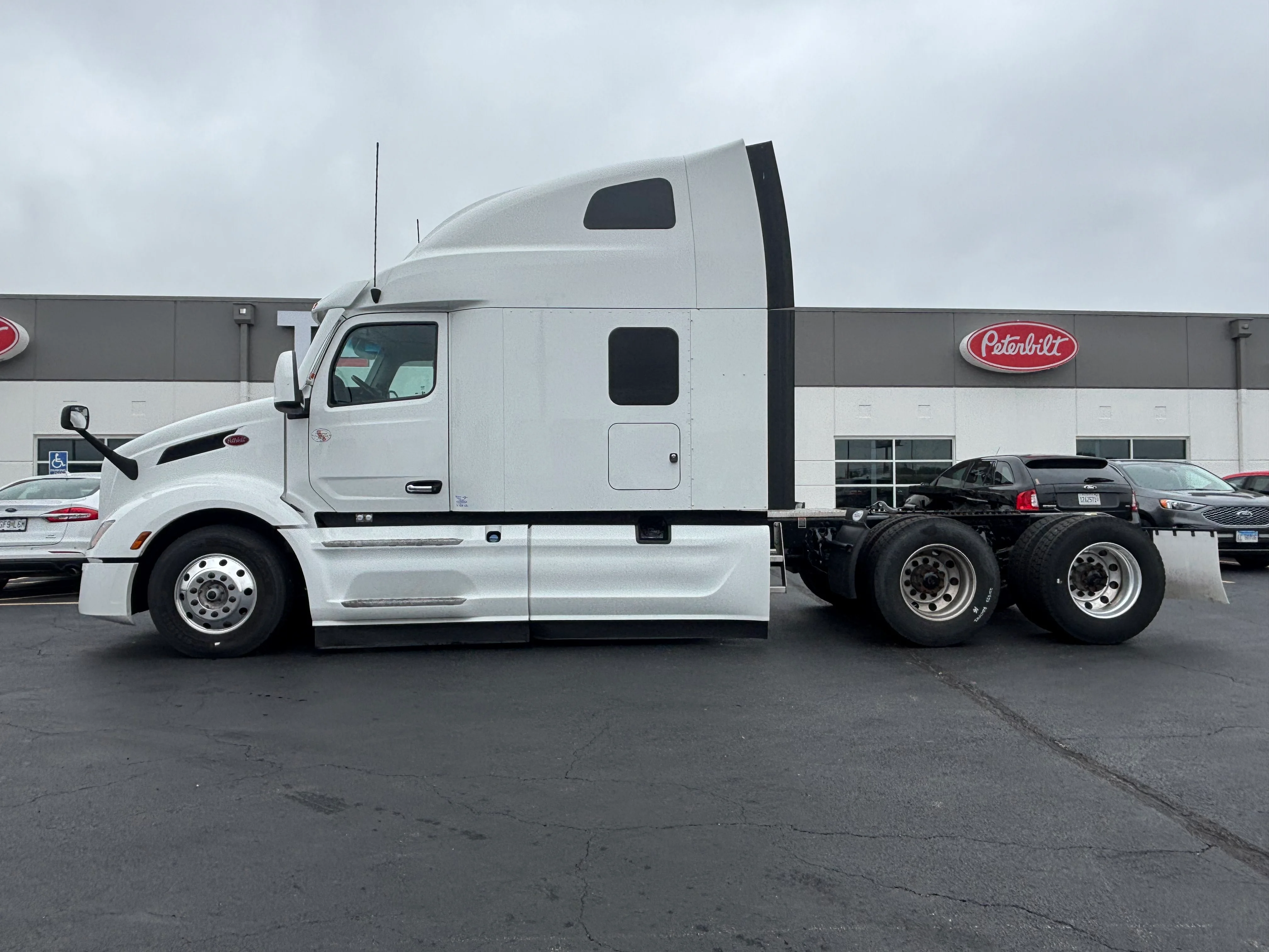 2023 Peterbilt 579 - image 4