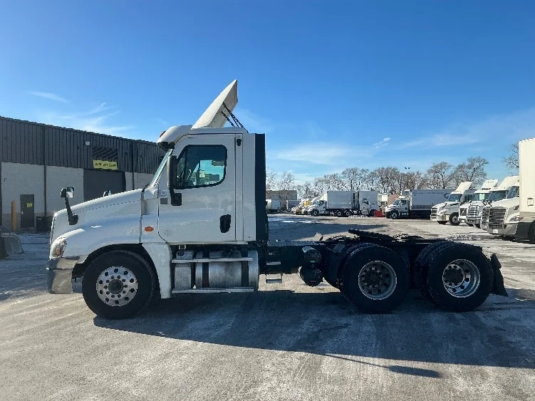 2019 Freightliner Cascadia in La Porte, IN — photo 4