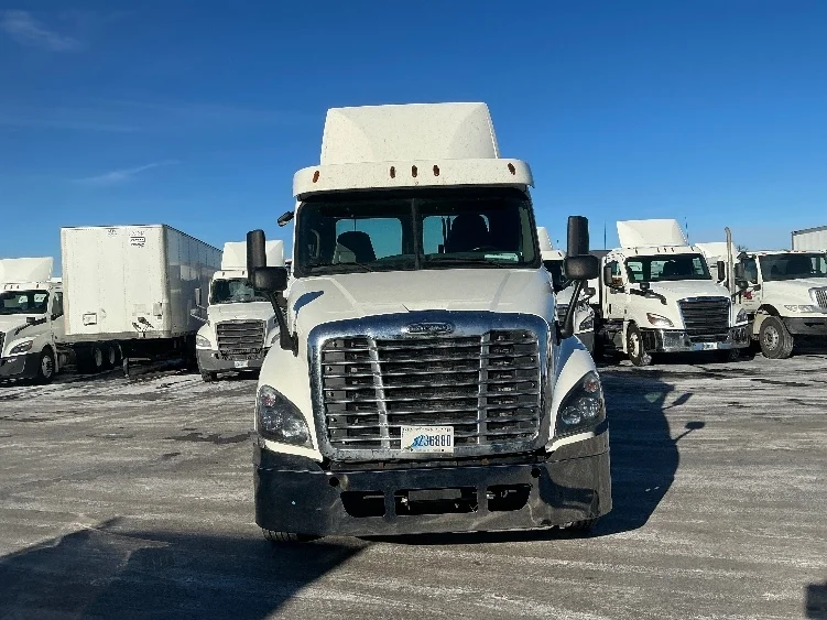 2019 Freightliner Cascadia in La Porte, IN — photo 2